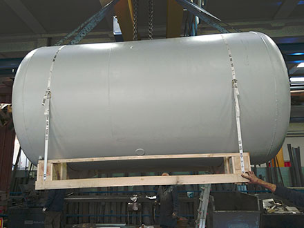 autoclave for processing materials