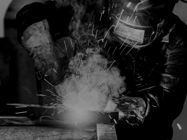 Eseguiamo saldature MIG, MAG e TIG certificate UNI-EN/ASME su acciai comuni e speciali, con controllo qualità integrato.