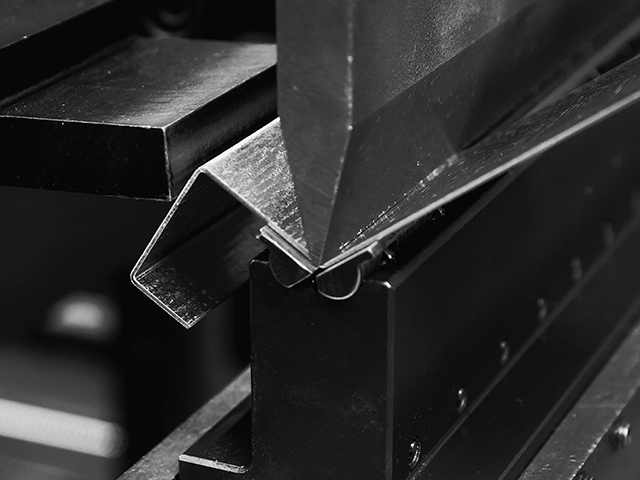 Piegatura di metalli con impianti evoluti e programmazione CAM 3D per massima precisione.