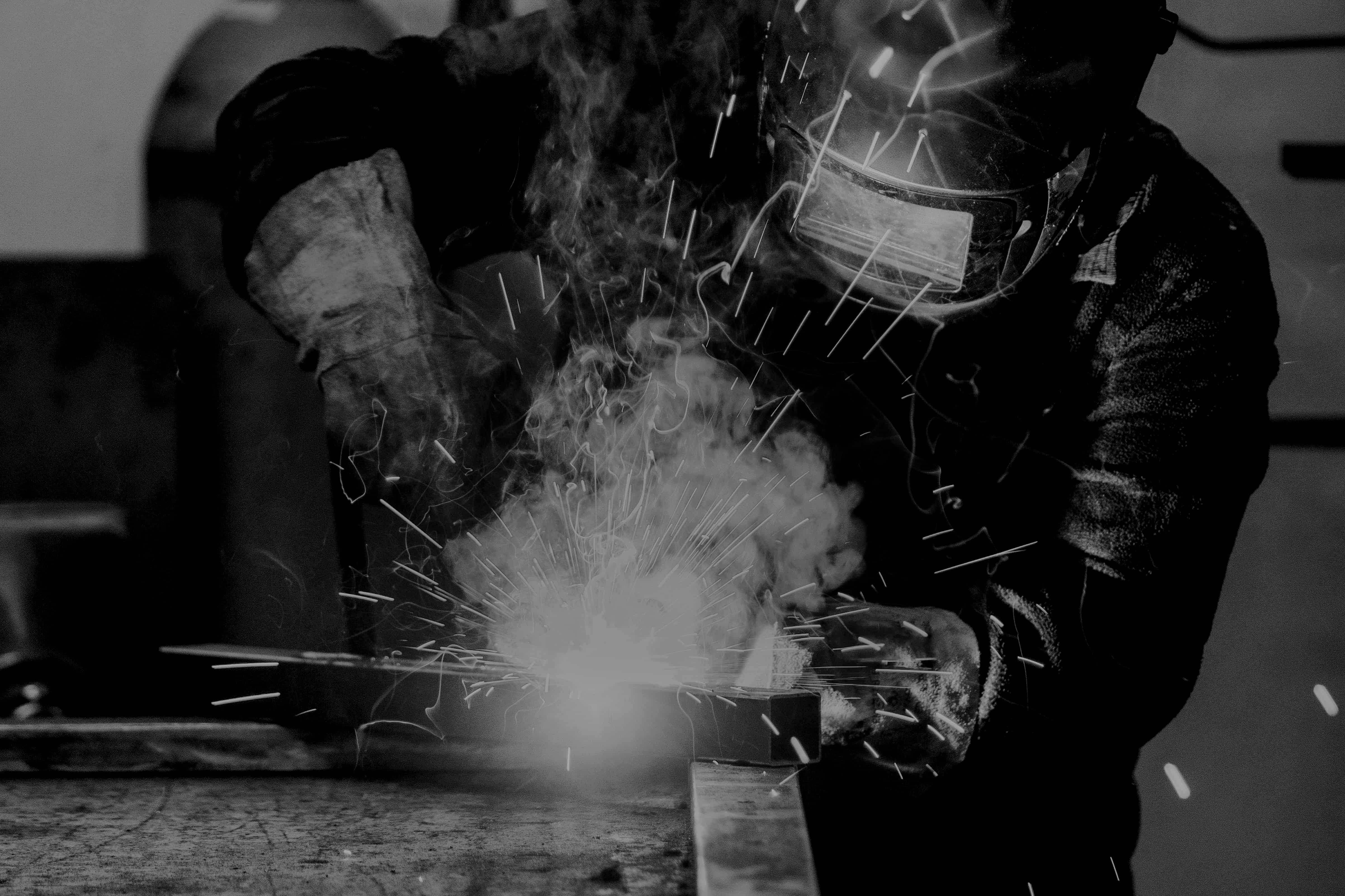Eseguiamo saldature MIG, MAG e TIG certificate UNI-EN/ASME su acciai comuni e speciali, con controllo qualità integrato.